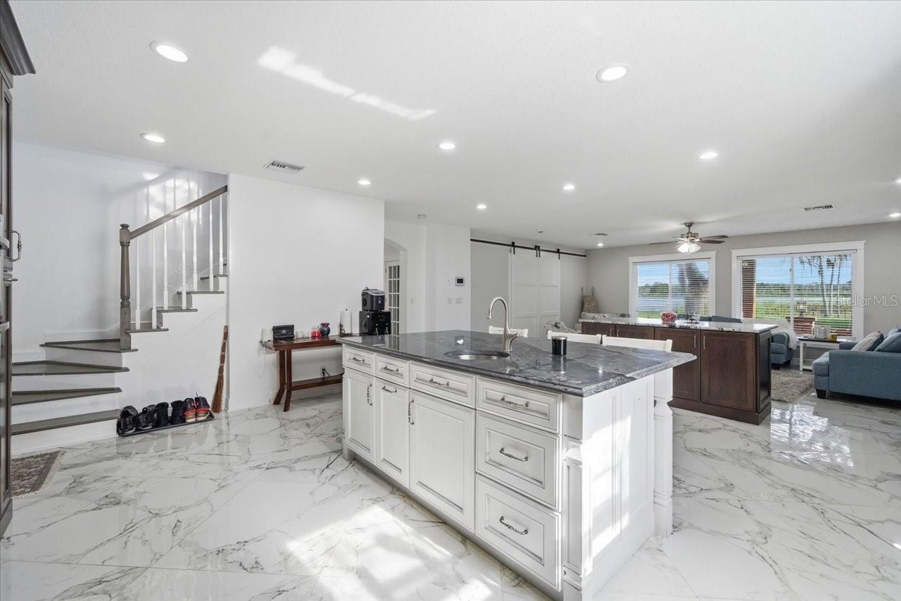 Listing photo id 41 for 505 Lakeside Drive