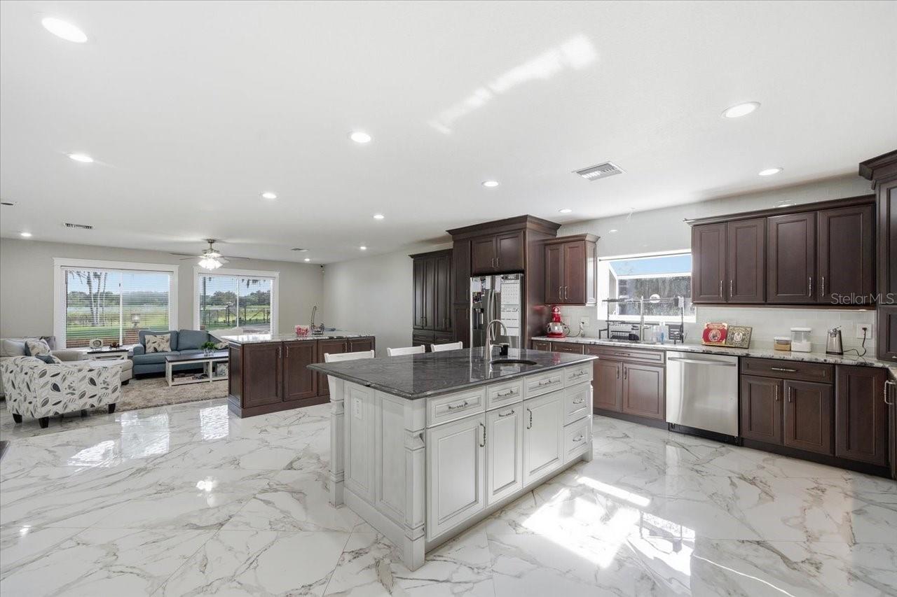 Listing photo id 42 for 505 Lakeside Drive