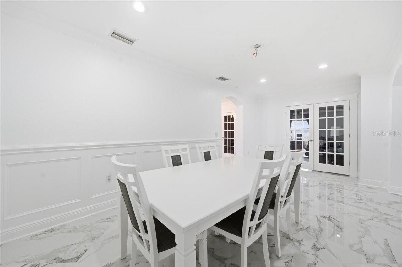 Listing photo id 46 for 505 Lakeside Drive