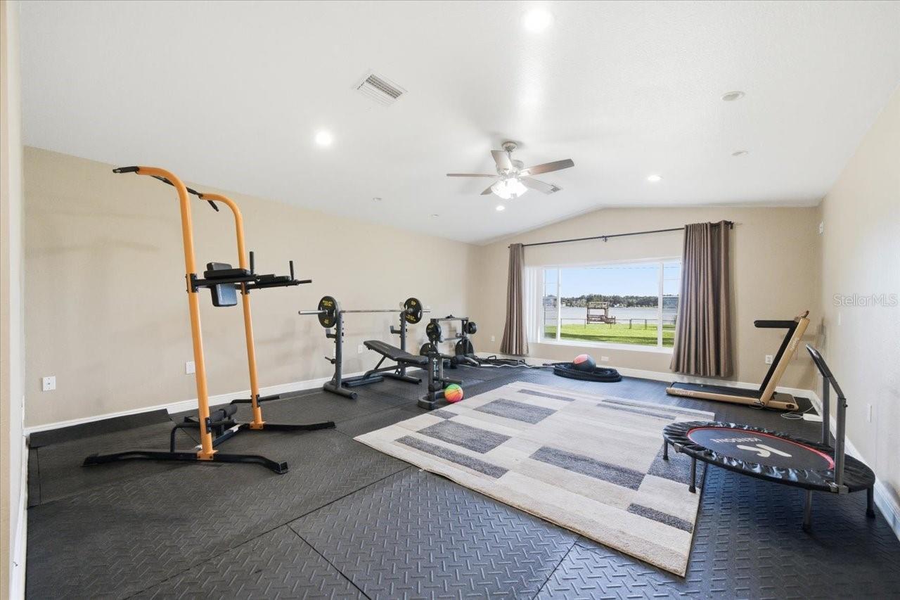 Listing photo id 48 for 505 Lakeside Drive