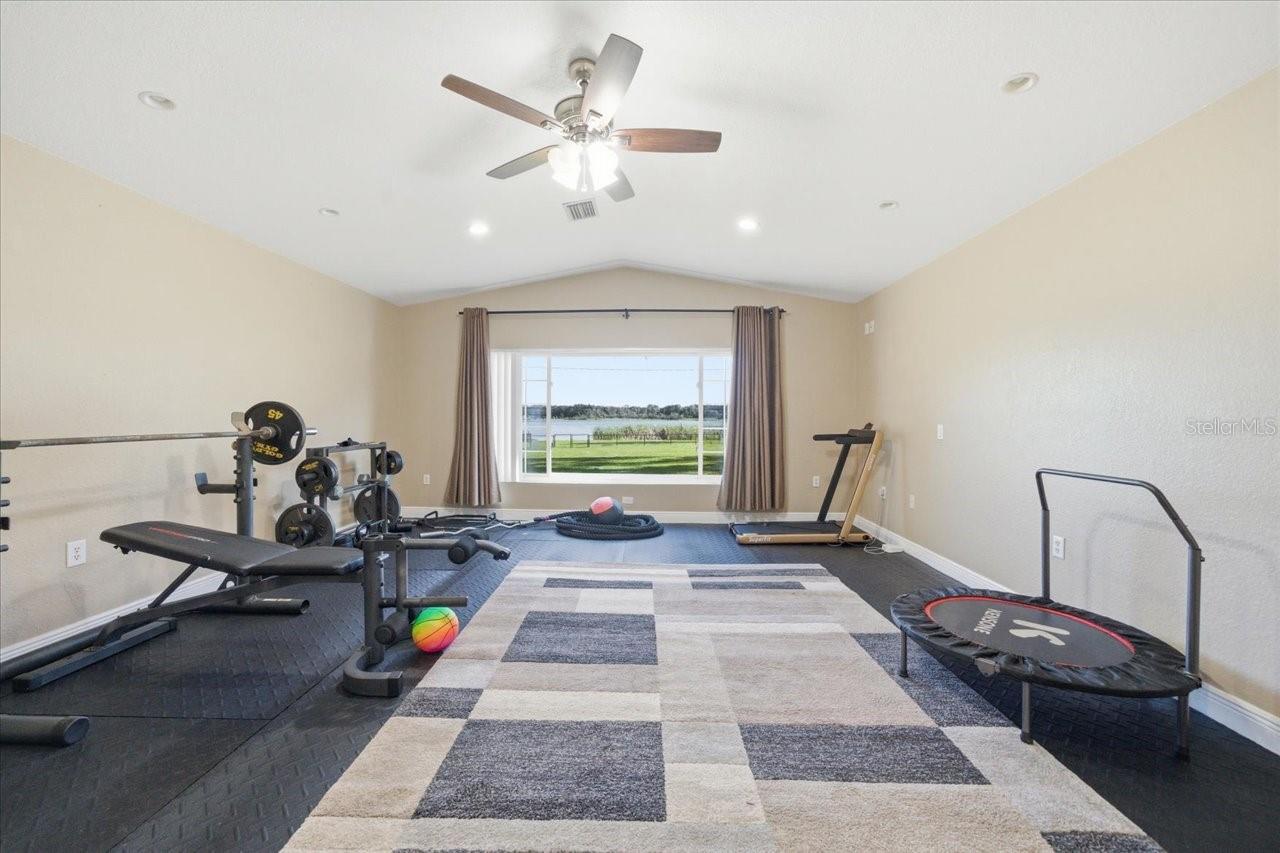 Listing photo id 49 for 505 Lakeside Drive