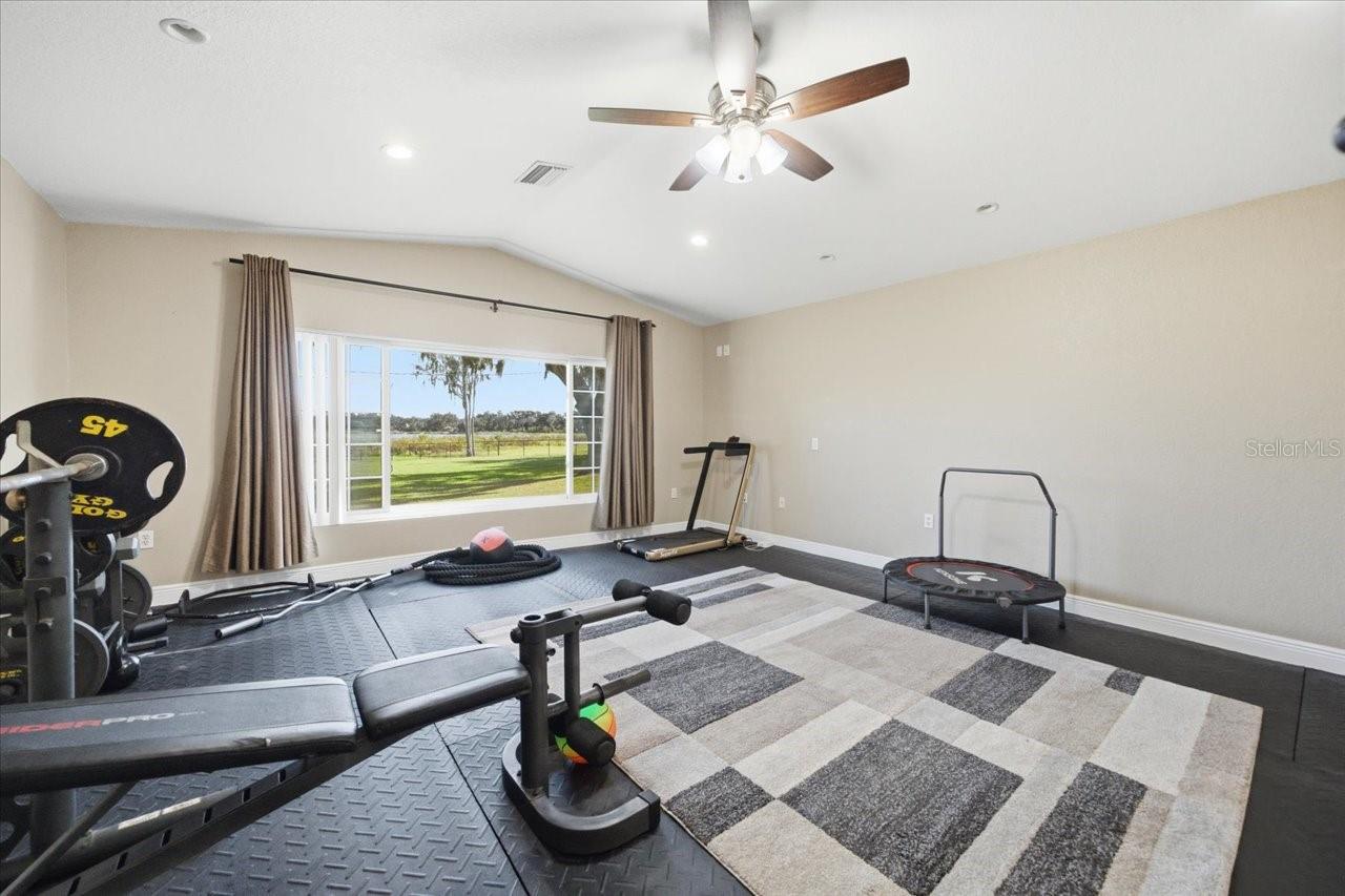 Listing photo id 50 for 505 Lakeside Drive