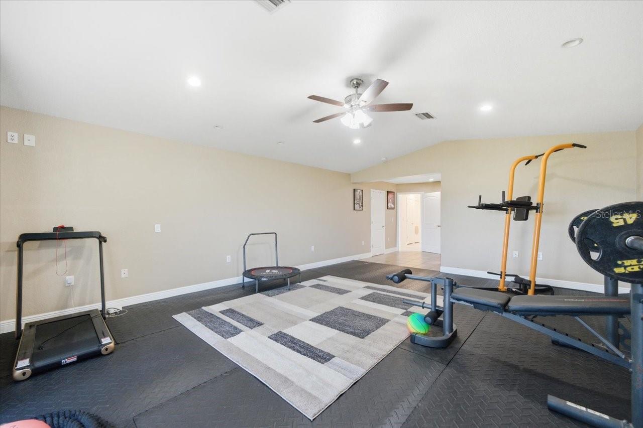 Listing photo id 51 for 505 Lakeside Drive