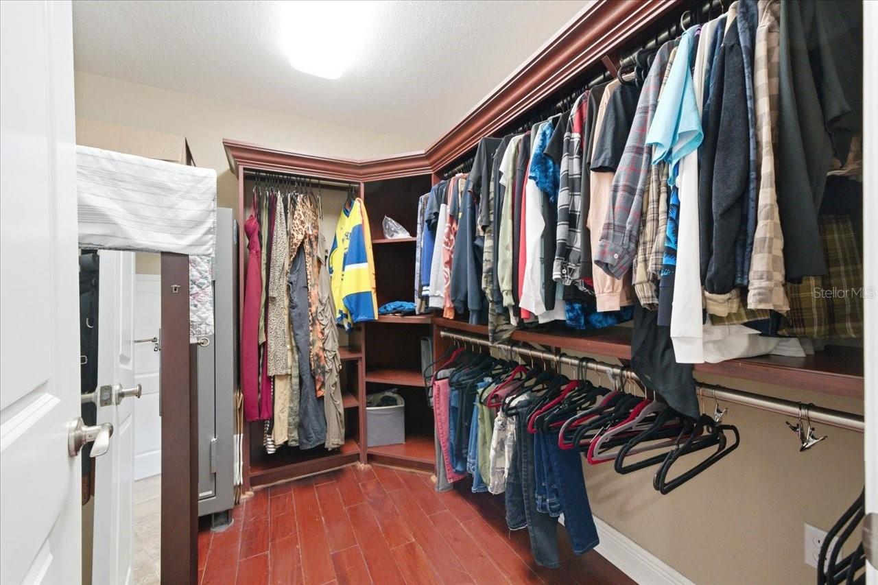 Listing photo id 53 for 505 Lakeside Drive