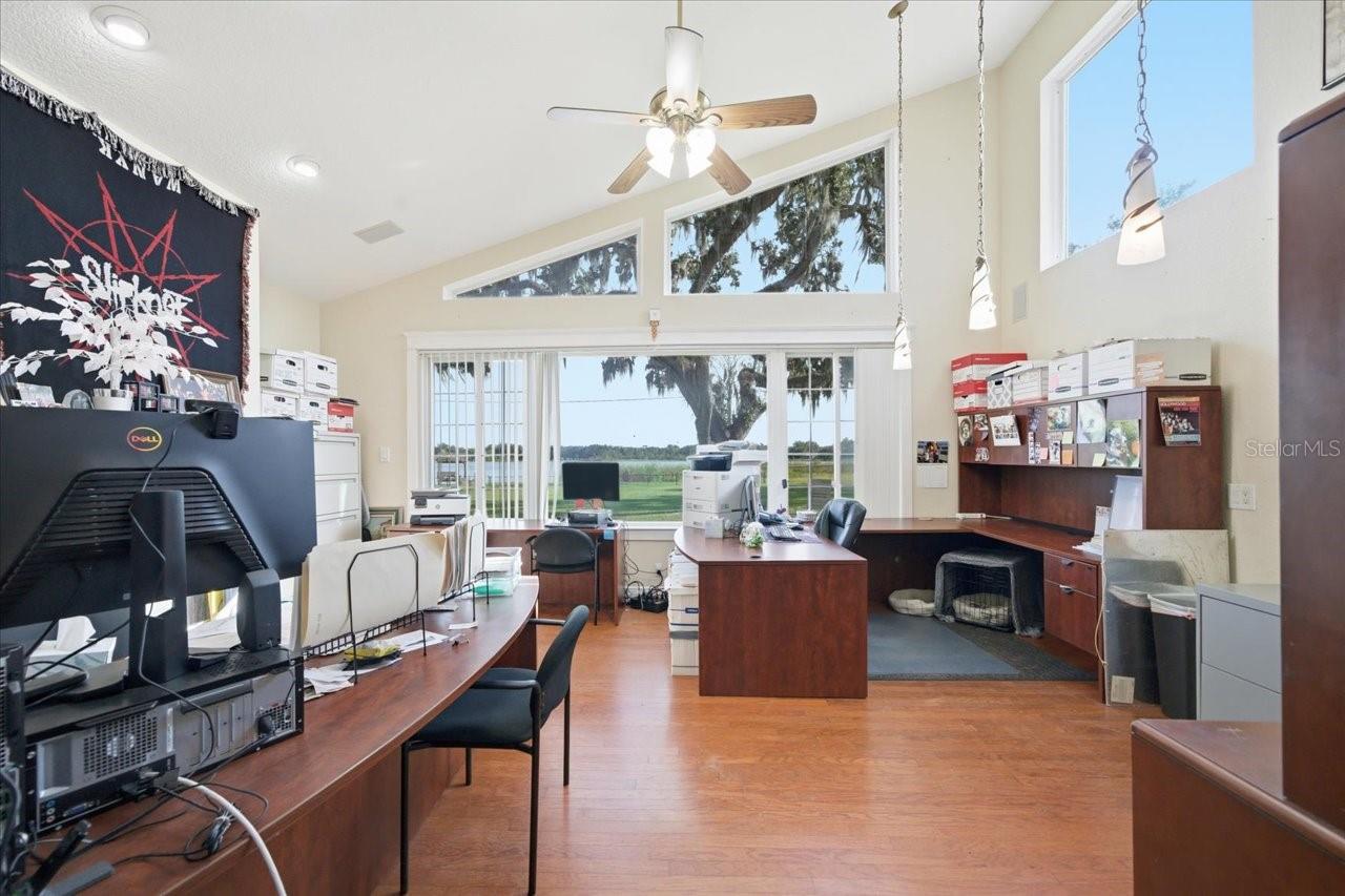 Listing photo id 54 for 505 Lakeside Drive