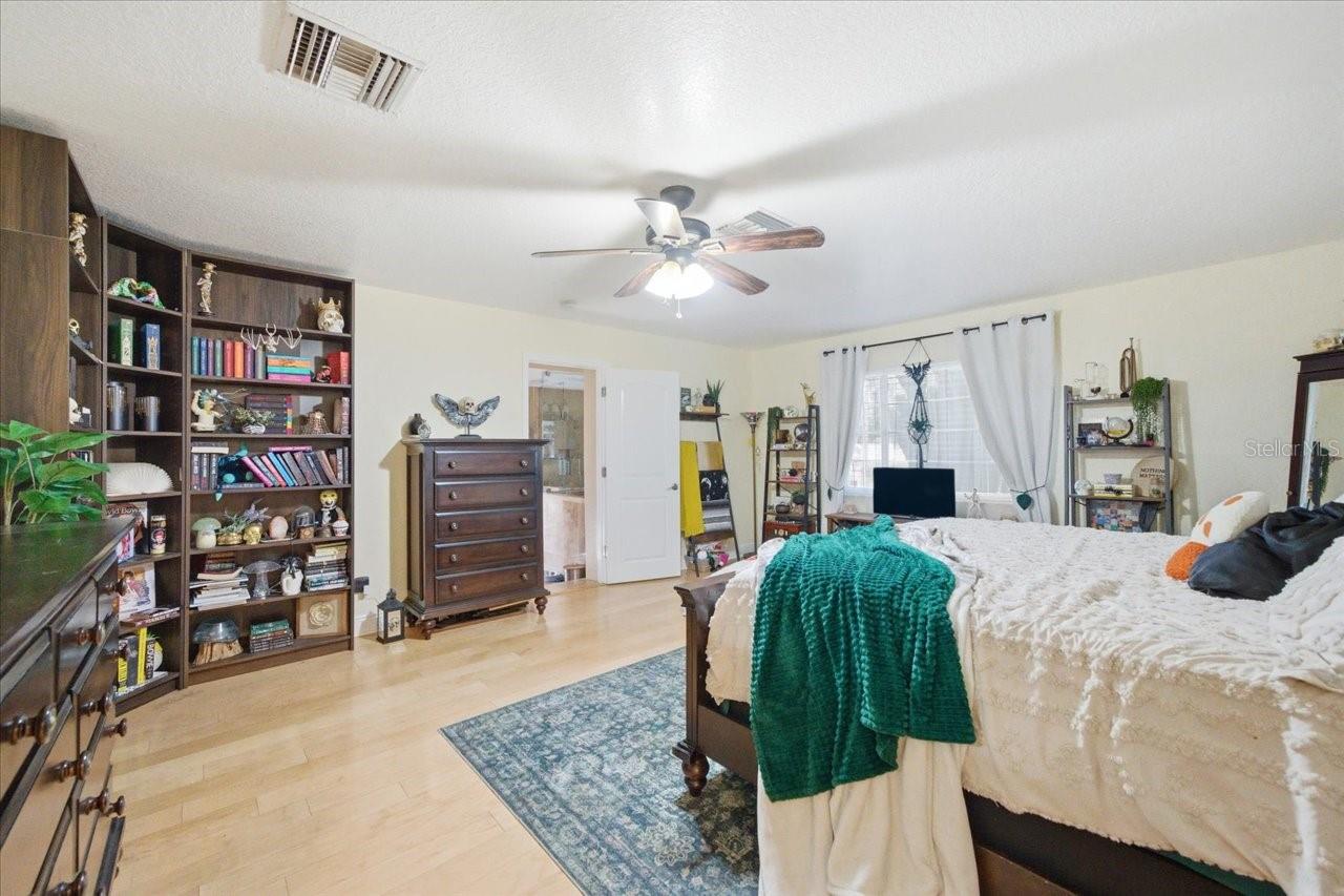 Listing photo id 58 for 505 Lakeside Drive