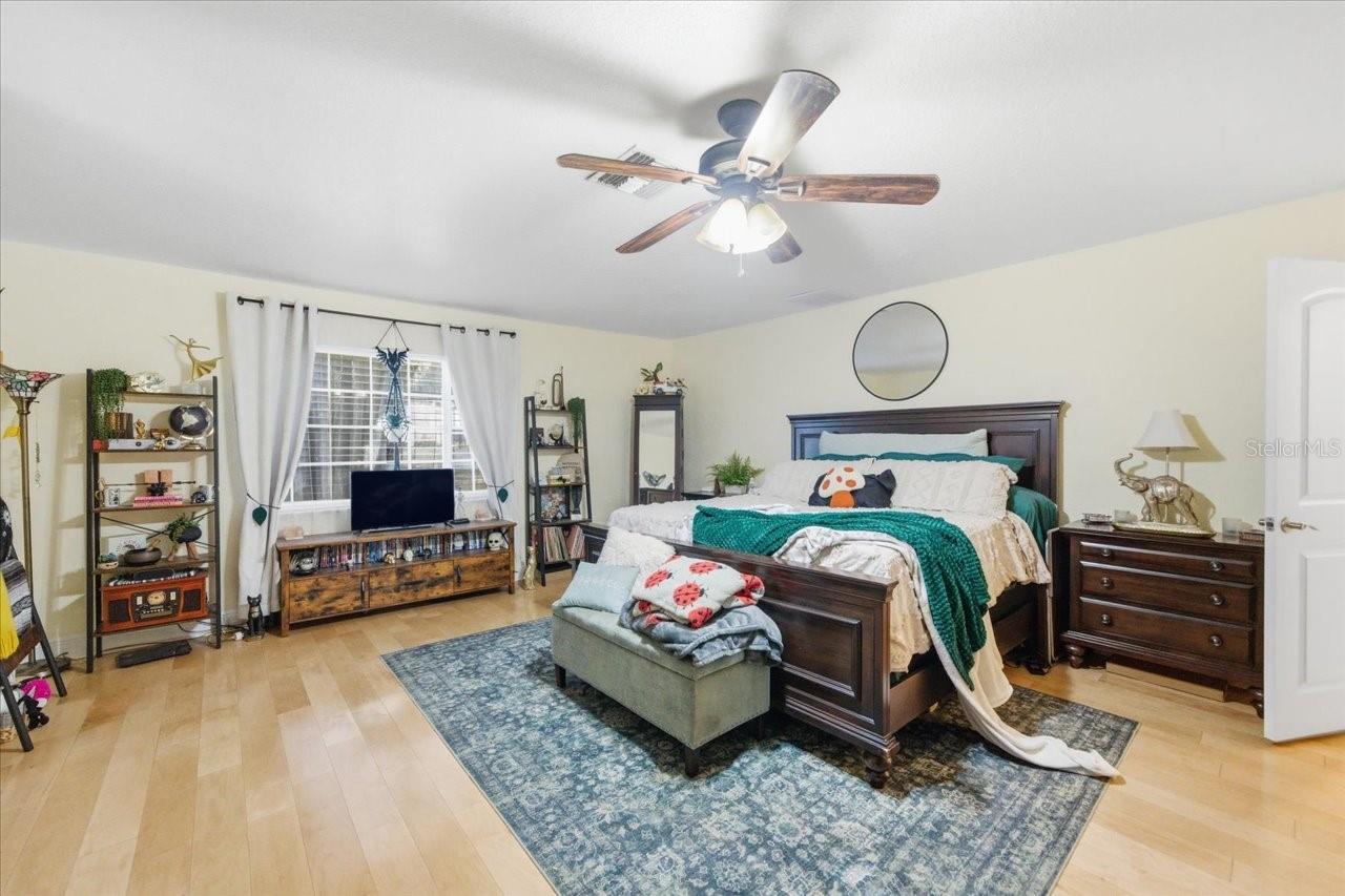 Listing photo id 59 for 505 Lakeside Drive