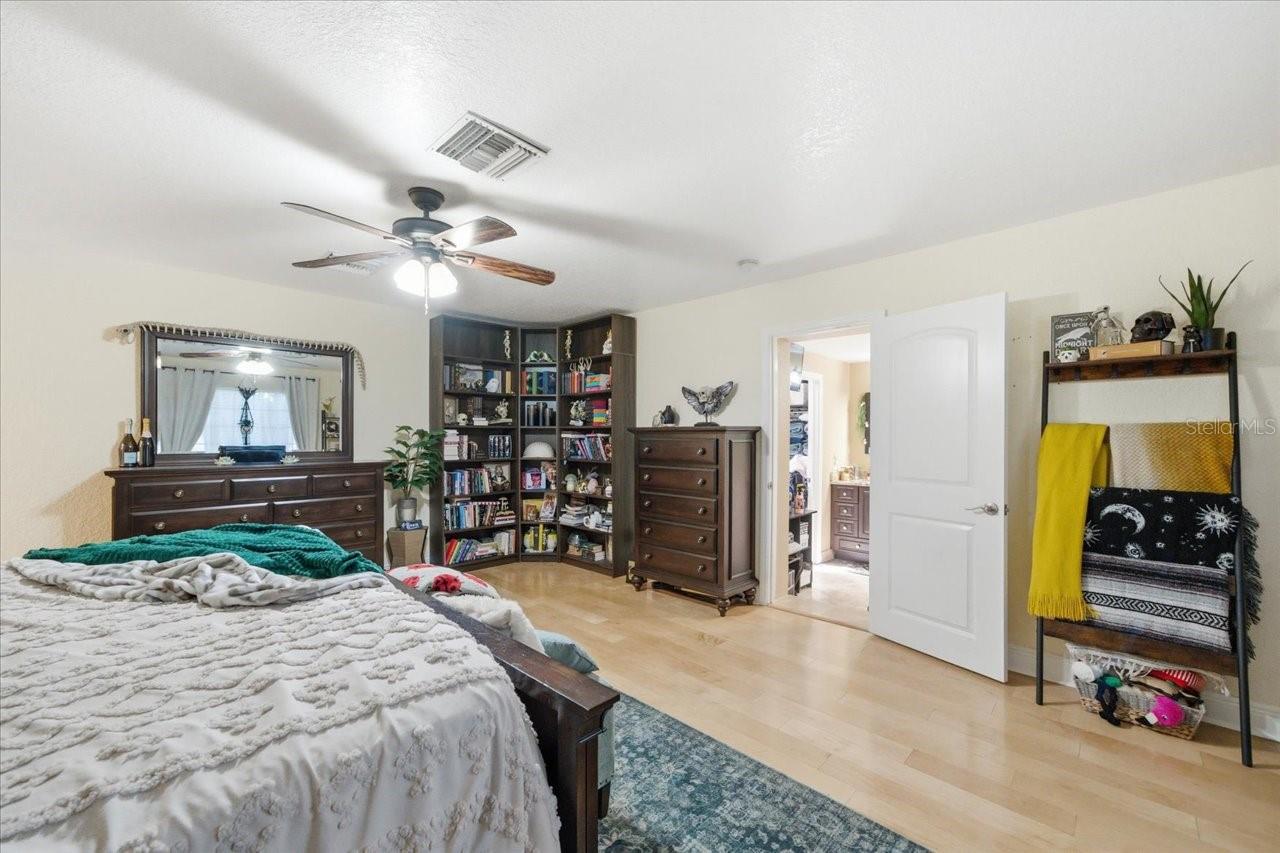 Listing photo id 60 for 505 Lakeside Drive