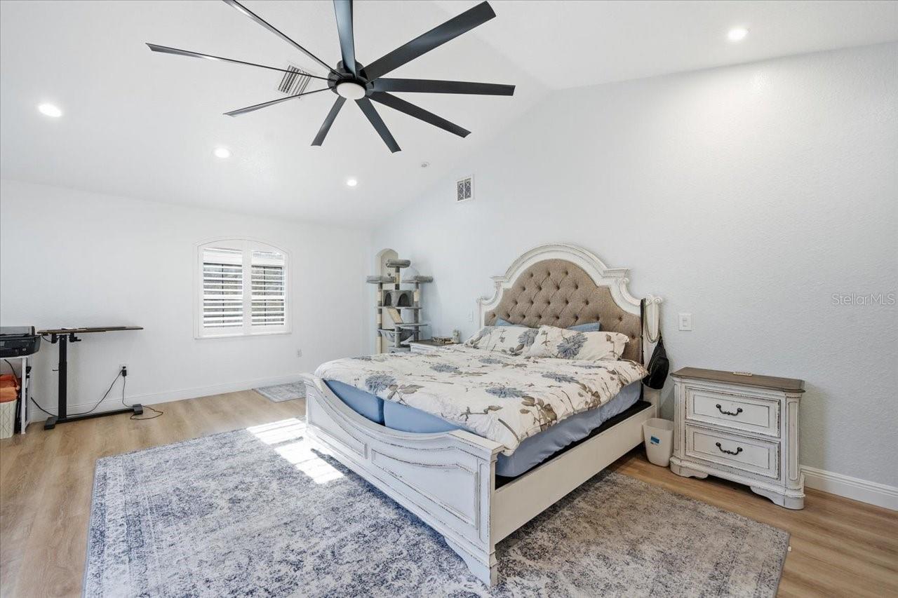 Listing photo id 66 for 505 Lakeside Drive