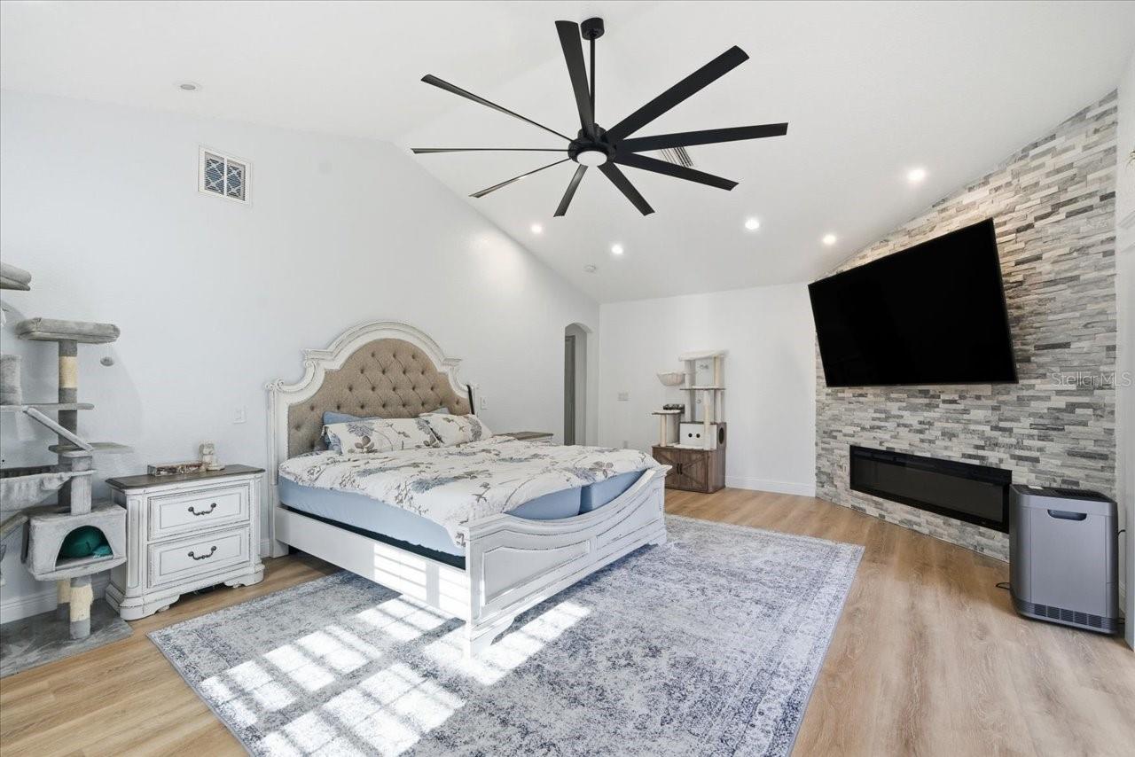 Listing photo id 69 for 505 Lakeside Drive