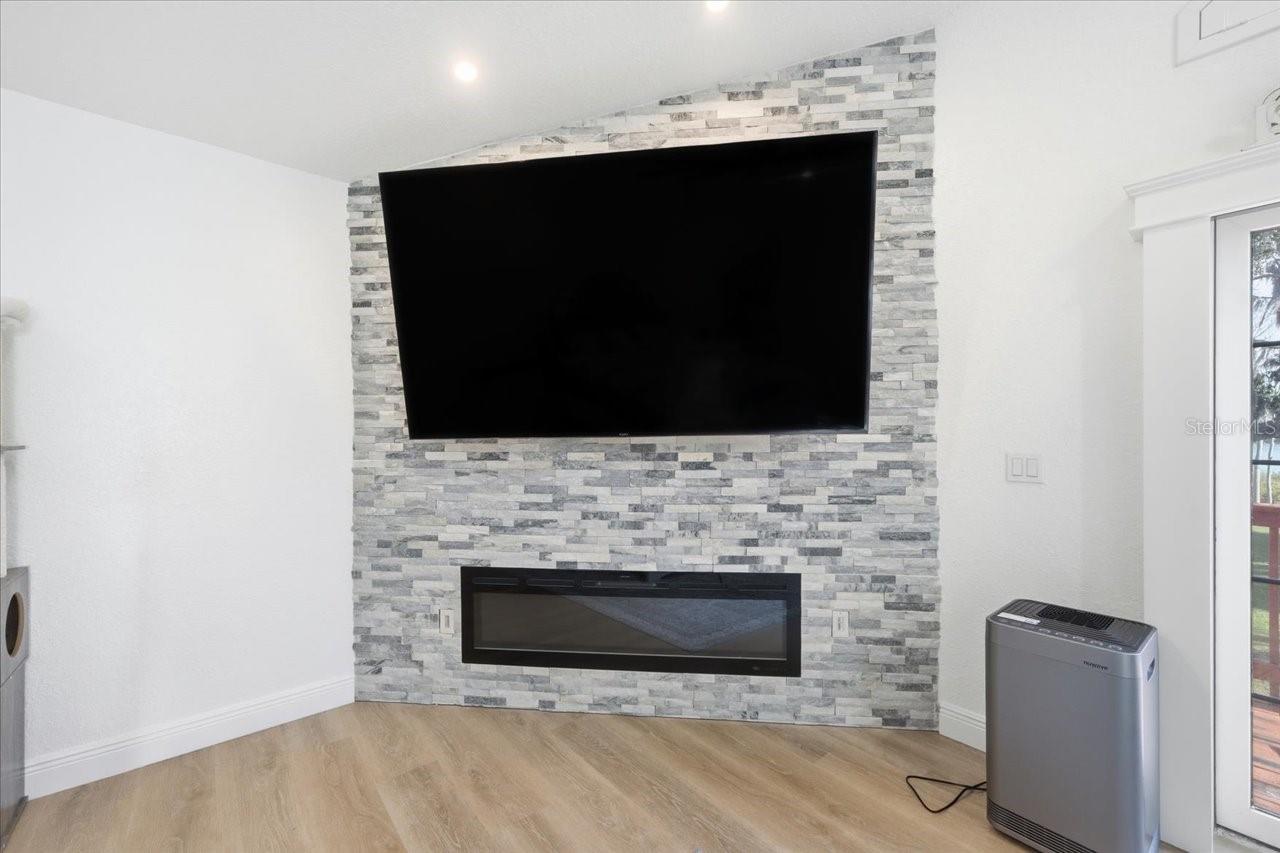 Listing photo id 70 for 505 Lakeside Drive