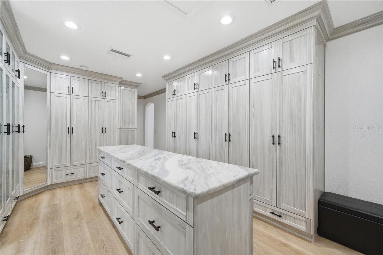 Listing photo id 71 for 505 Lakeside Drive