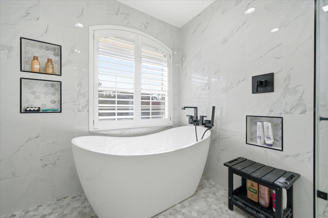 Listing photo id 79 for 505 Lakeside Drive