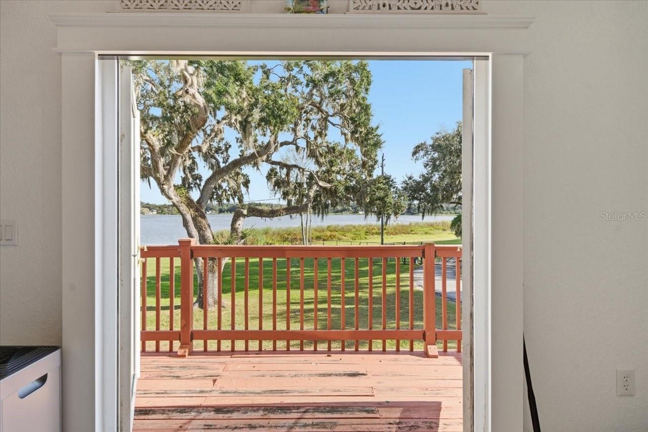 Listing photo id 81 for 505 Lakeside Drive