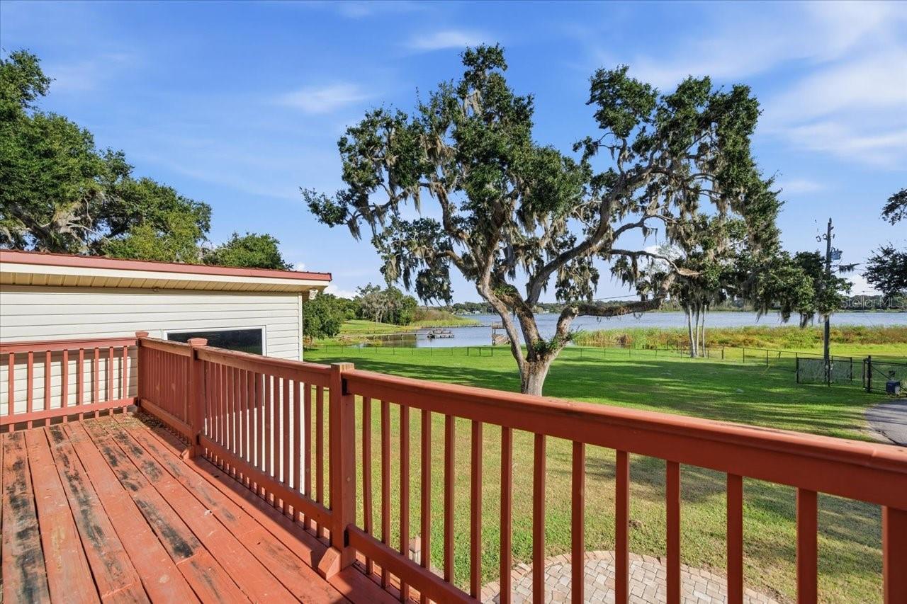 Listing photo id 82 for 505 Lakeside Drive