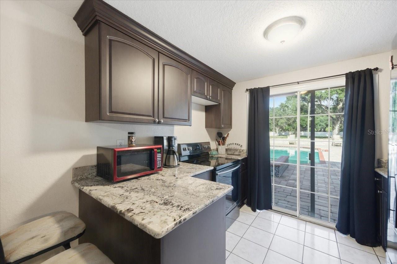 Listing photo id 92 for 505 Lakeside Drive