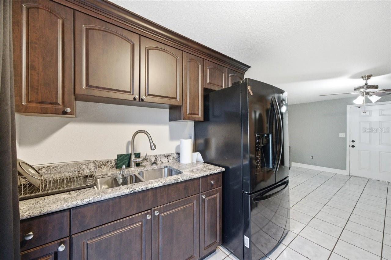 Listing photo id 93 for 505 Lakeside Drive