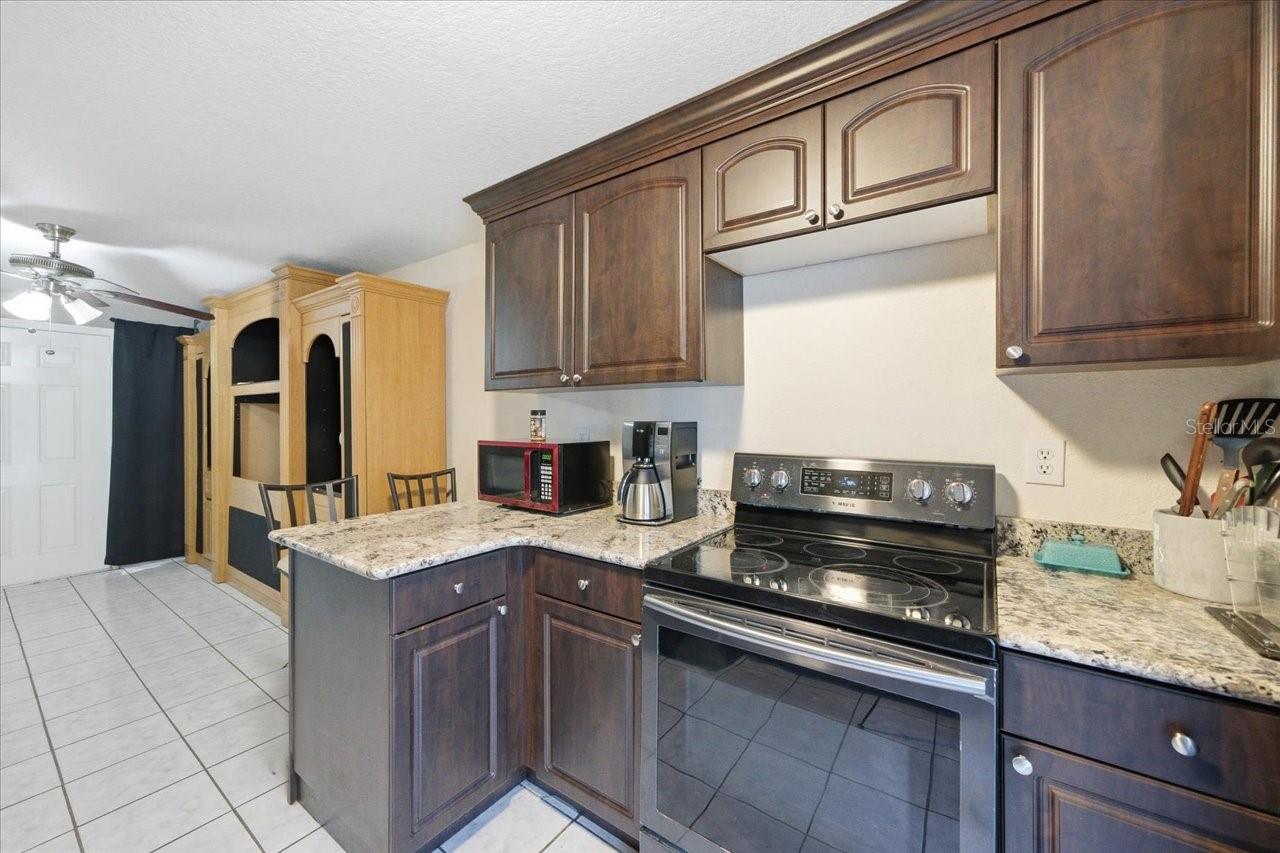 Listing photo id 94 for 505 Lakeside Drive