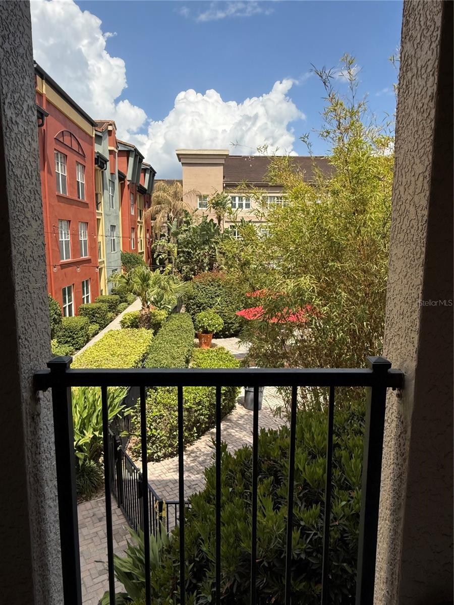 Image 10 of 12 For 402 Armenia Avenue 127