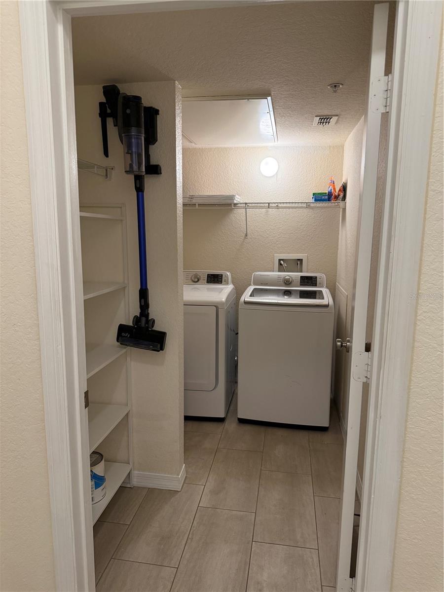 Image 11 of 12 For 402 Armenia Avenue 127