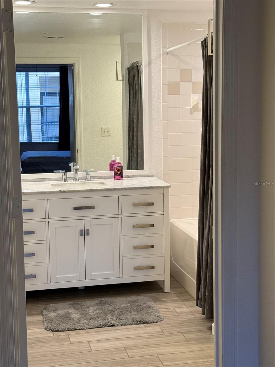 Image 8 of 12 For 402 Armenia Avenue 127