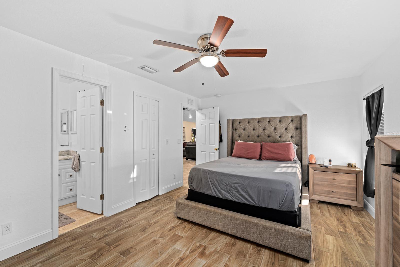 Image 16 of 25 For 2563 13th Avenue S