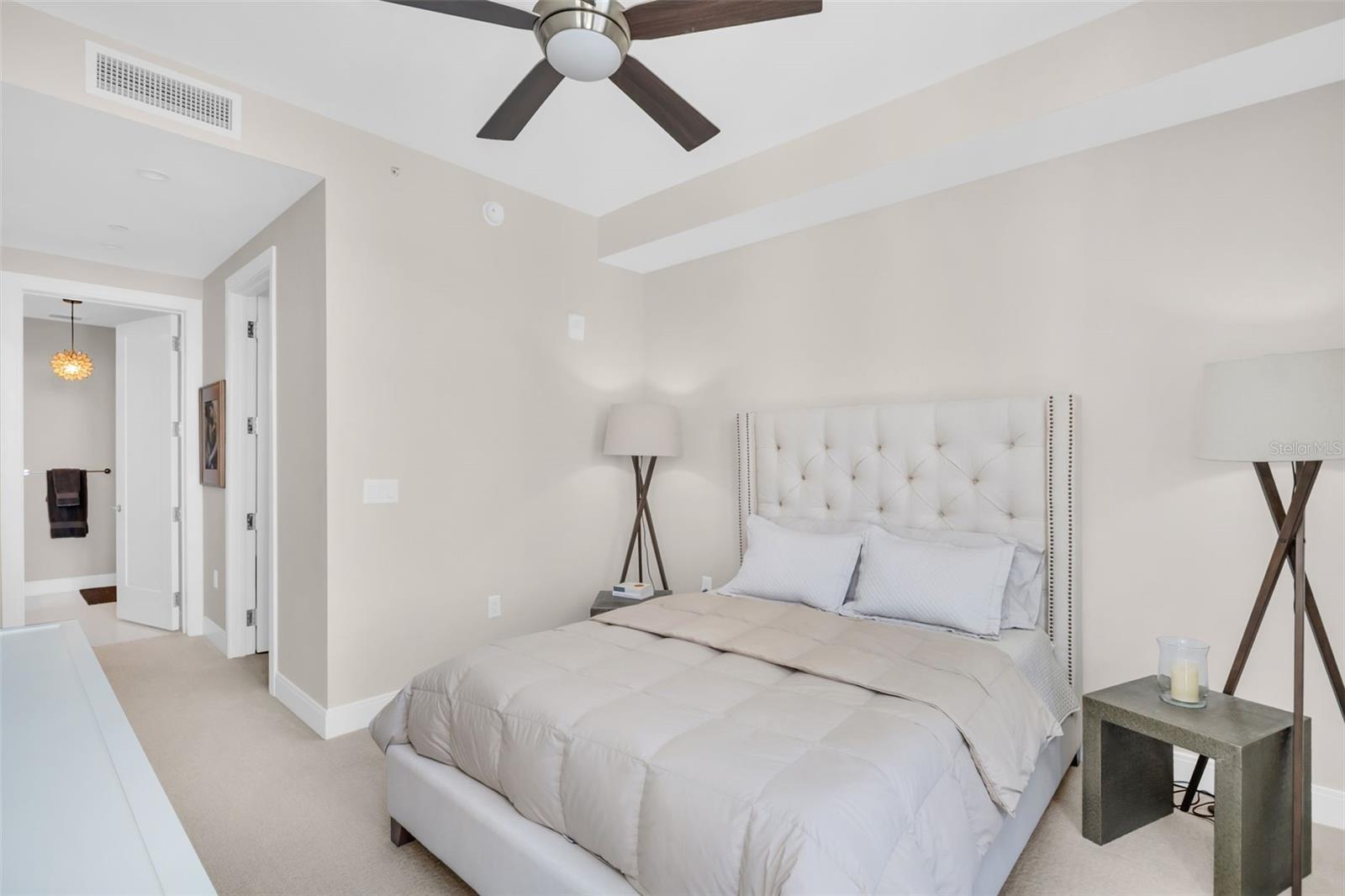 Image 21 of 48 For 100 1st Avenue N 1706