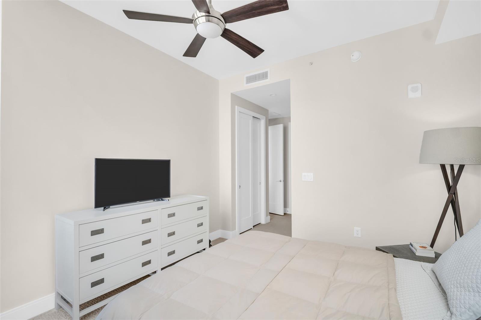 Image 22 of 48 For 100 1st Avenue N 1706