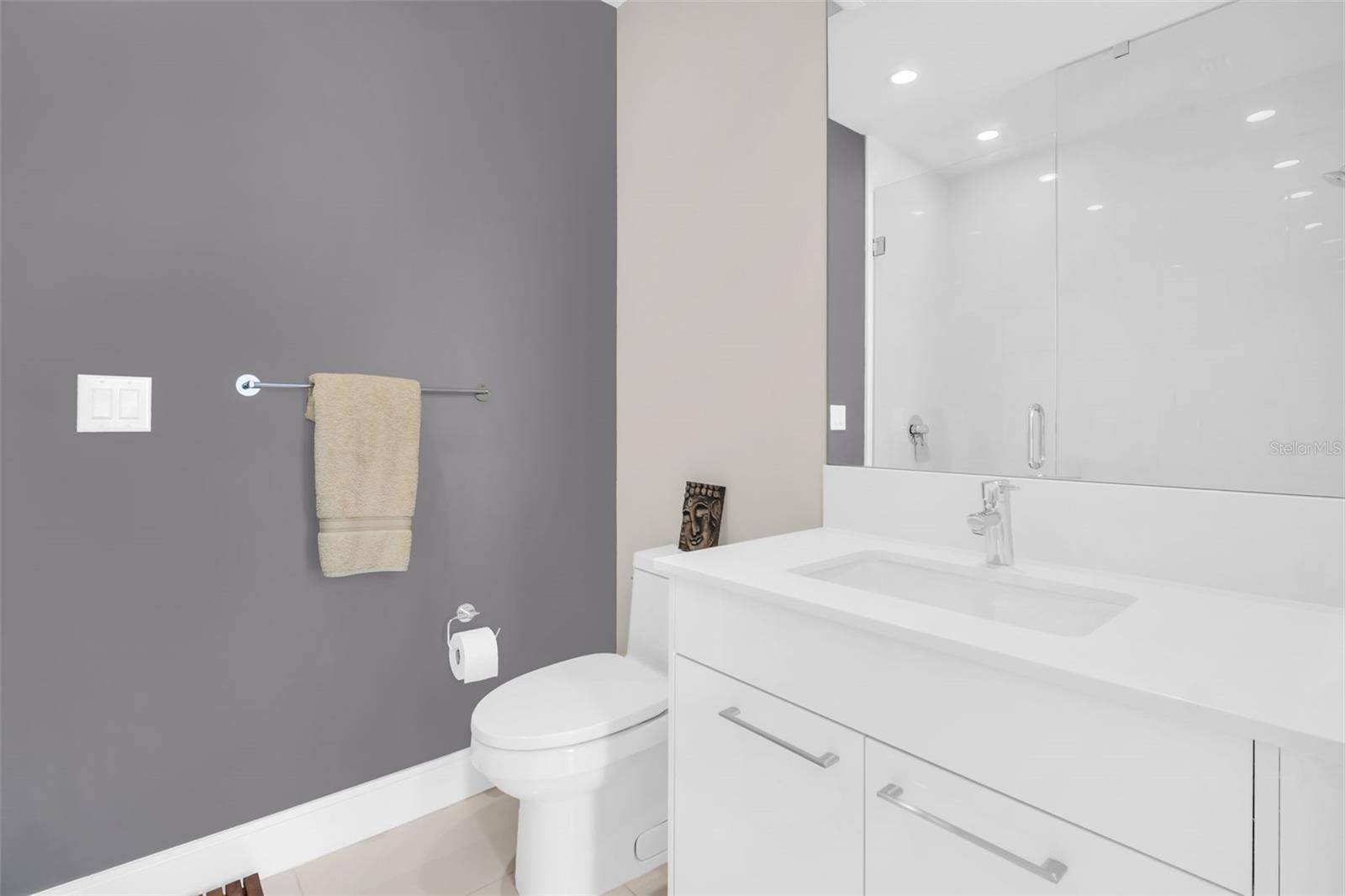 Image 32 of 48 For 100 1st Avenue N 1706