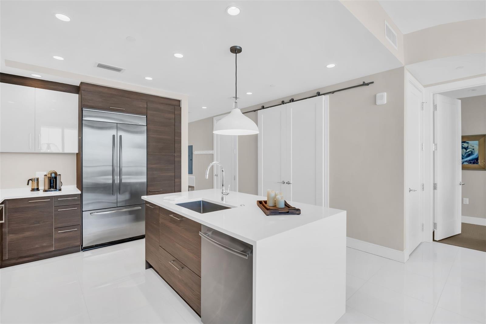 Image 7 of 48 For 100 1st Avenue N 1706