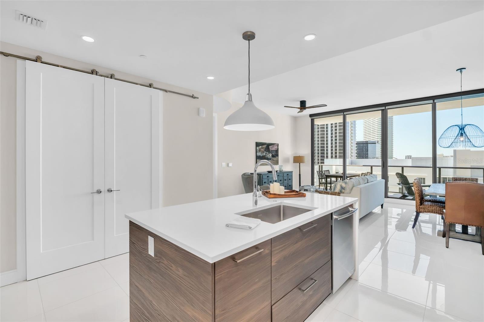 Image 8 of 48 For 100 1st Avenue N 1706