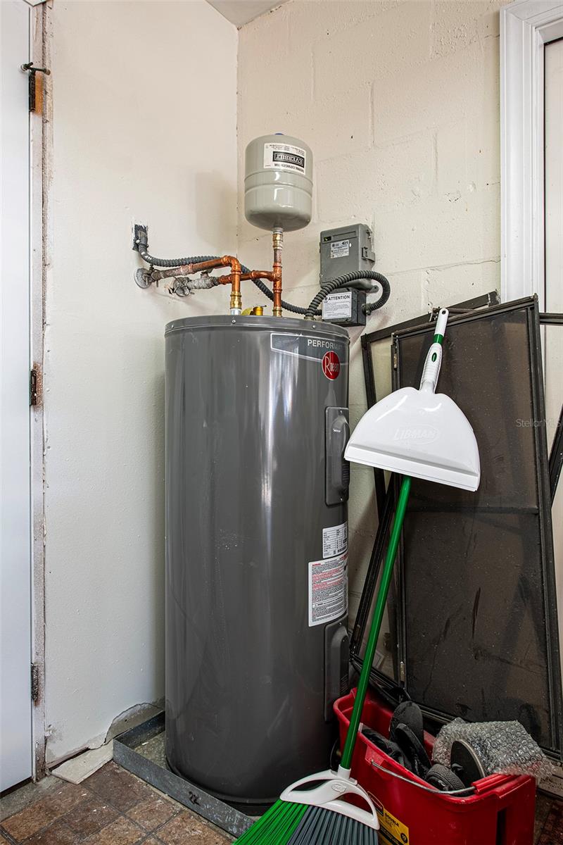 Image 16 of 47 For 6401 Cedarbrook Drive S