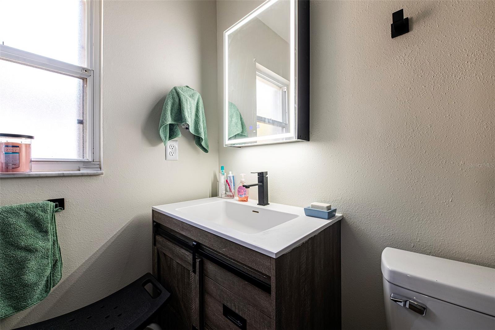 Image 18 of 47 For 6401 Cedarbrook Drive S