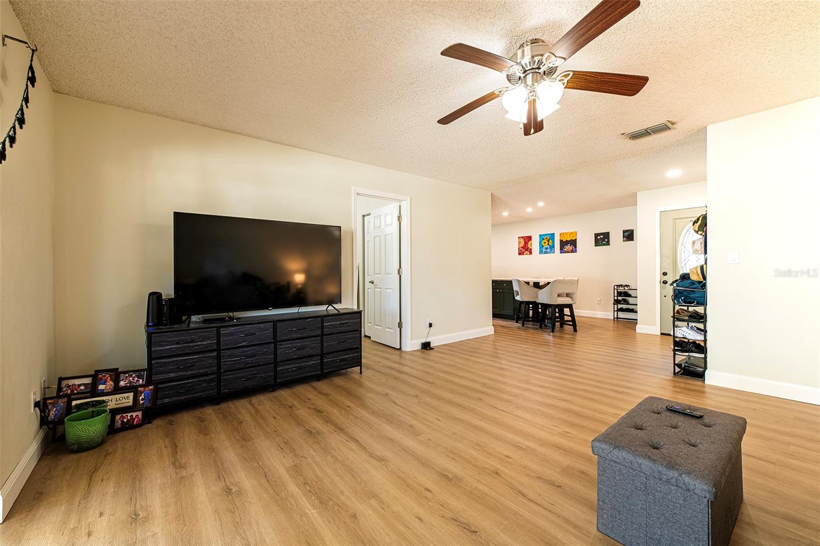 Image 21 of 47 For 6401 Cedarbrook Drive S