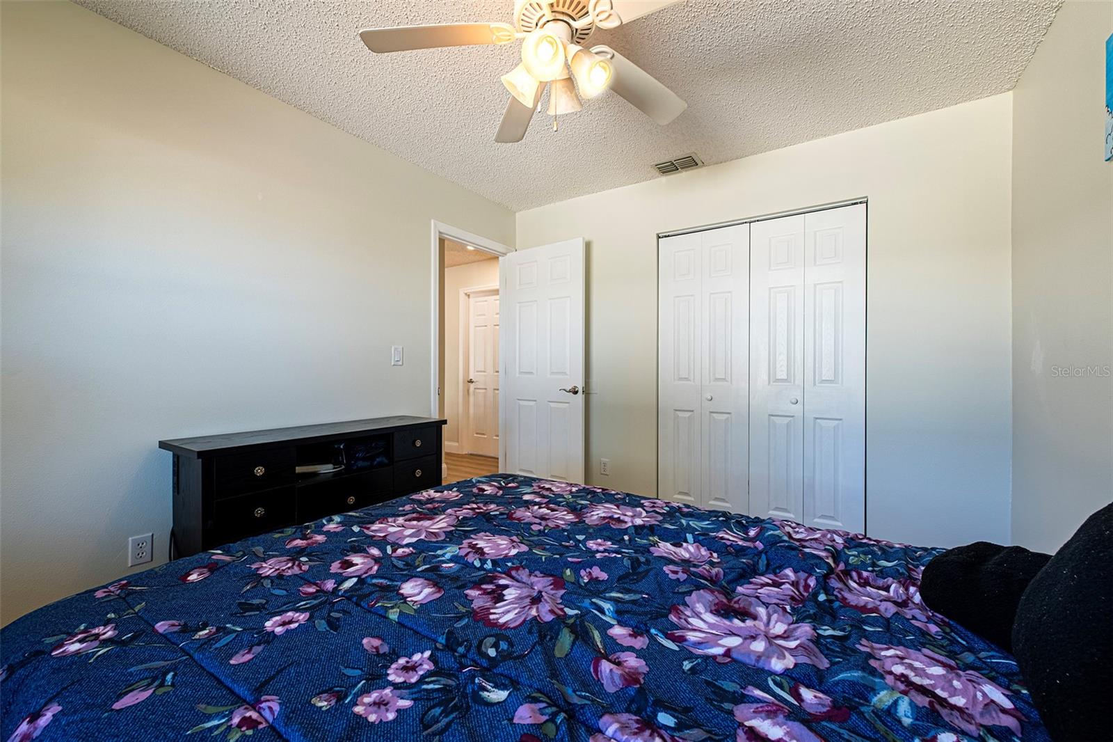 Image 24 of 47 For 6401 Cedarbrook Drive S