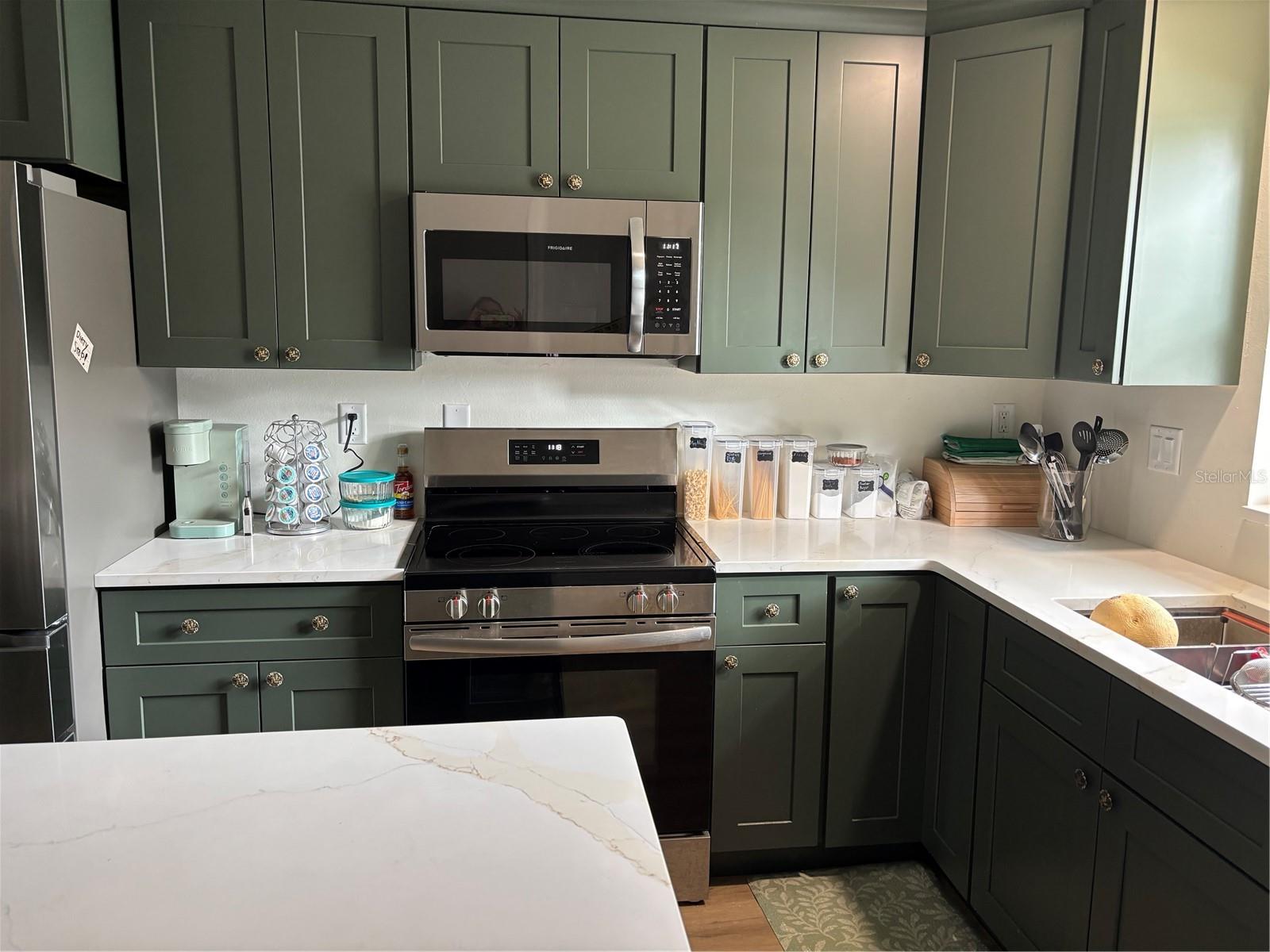 Listing photo id 1 for 6401 Cedarbrook Drive S