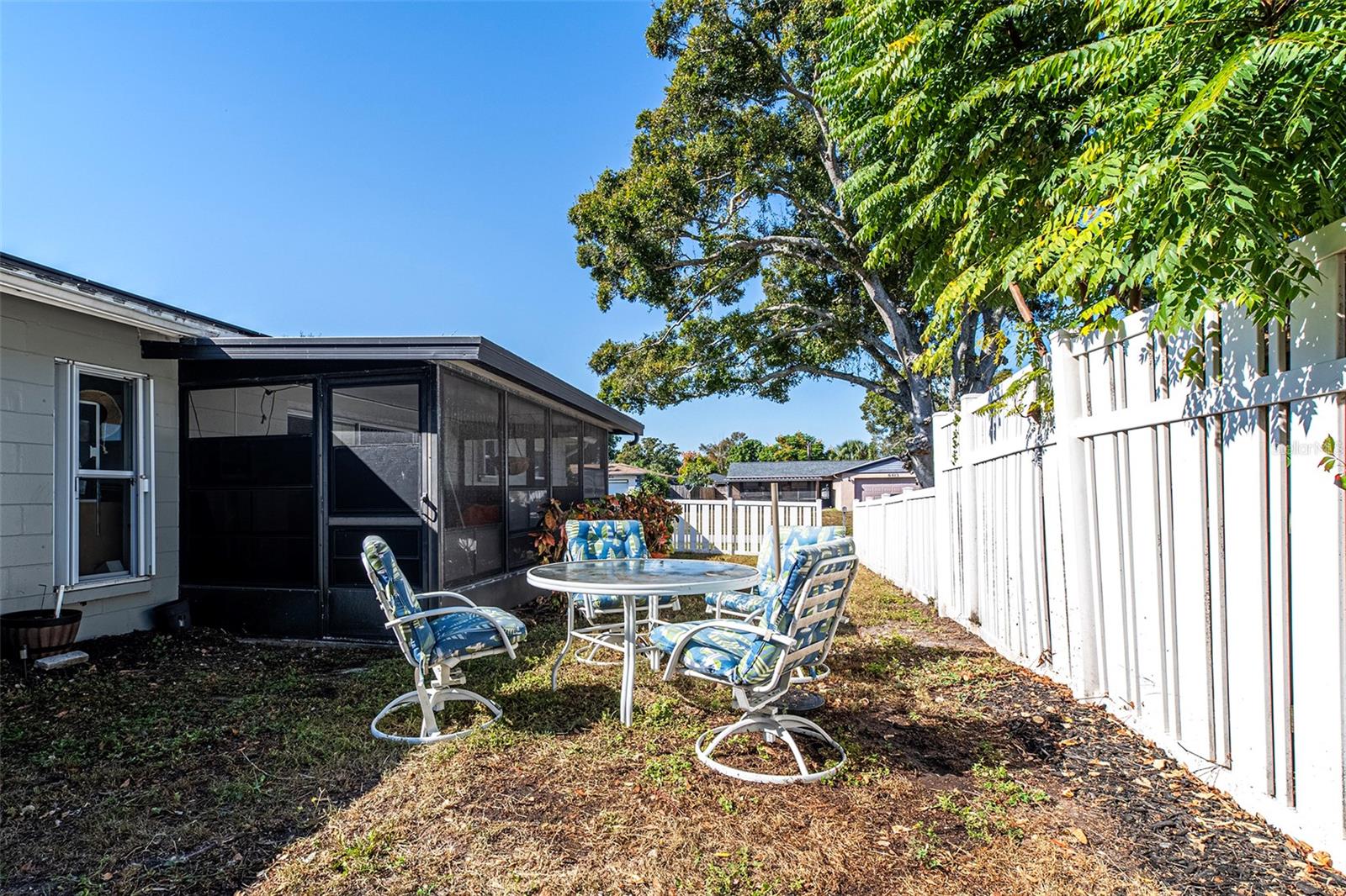 Image 30 of 47 For 6401 Cedarbrook Drive S