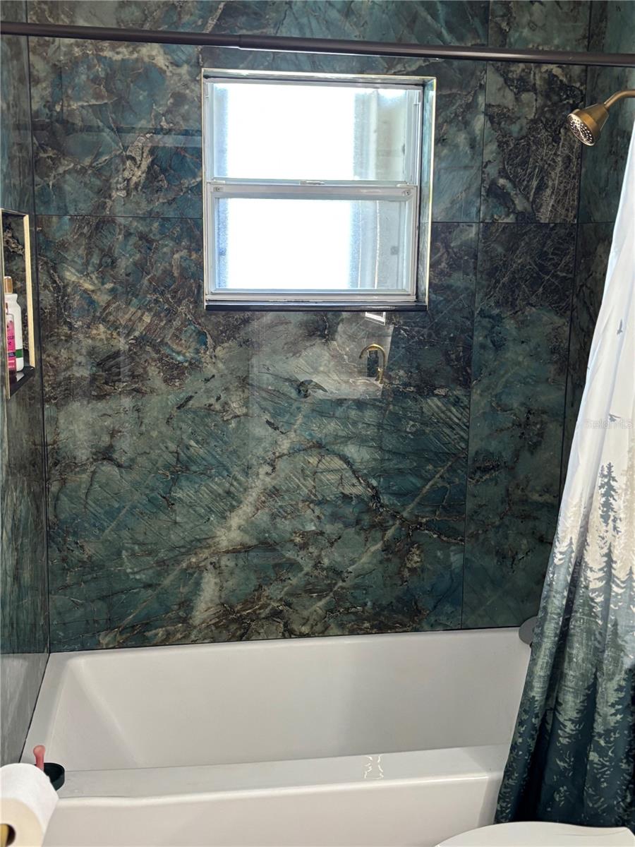 Listing photo id 2 for 6401 Cedarbrook Drive S