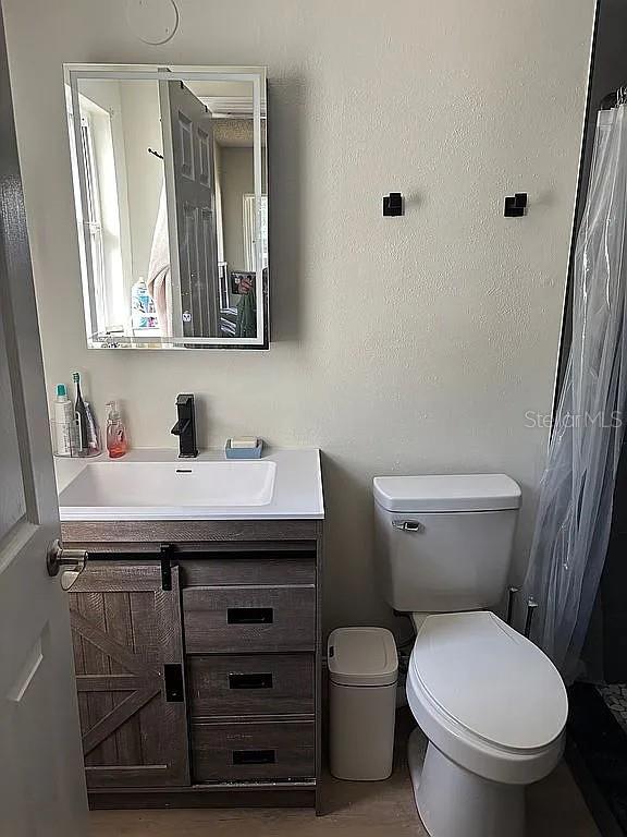 Listing photo id 7 for 6401 Cedarbrook Drive S