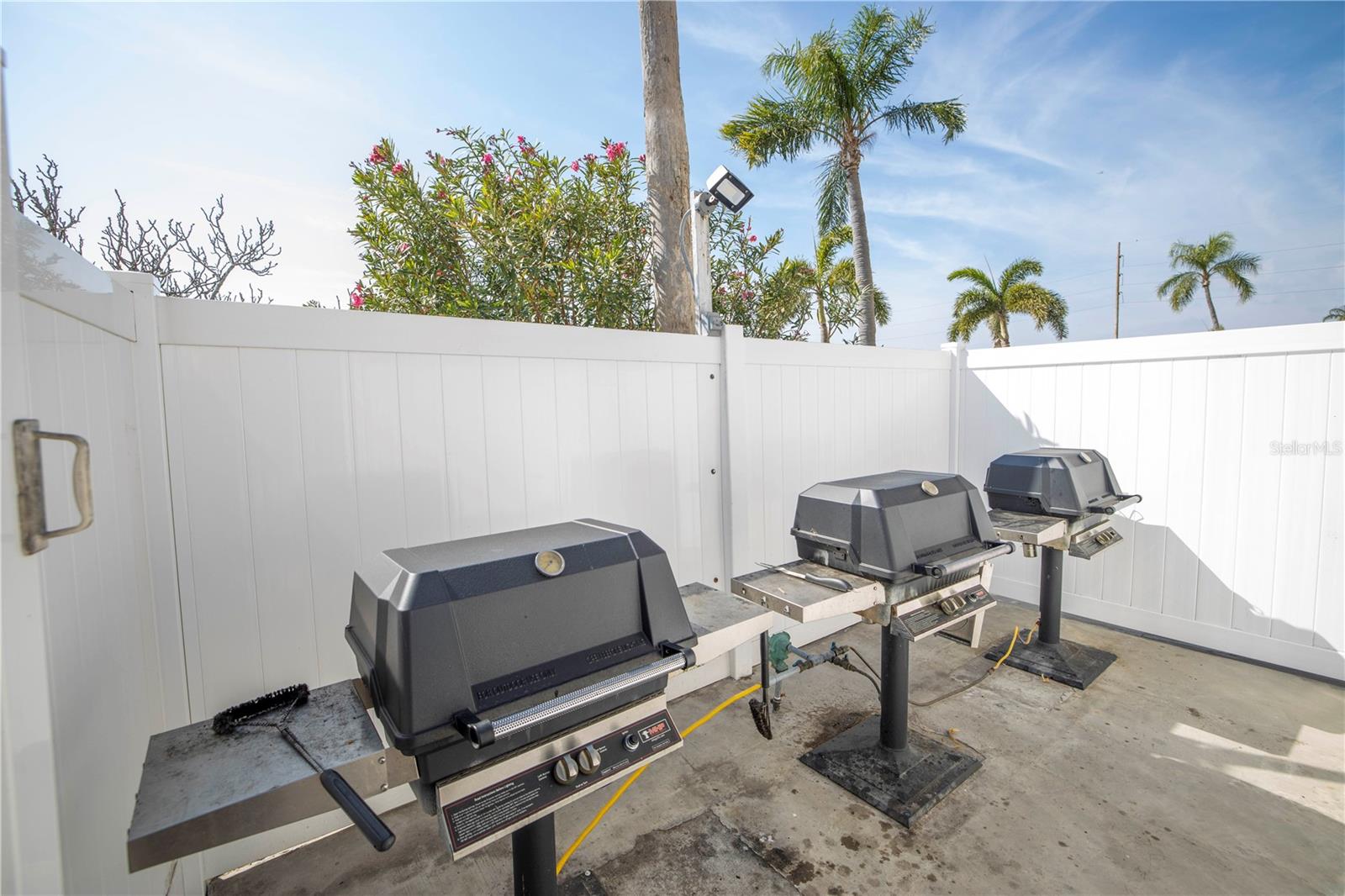 Image 17 of 94 For 5220 Brittany Drive S 904