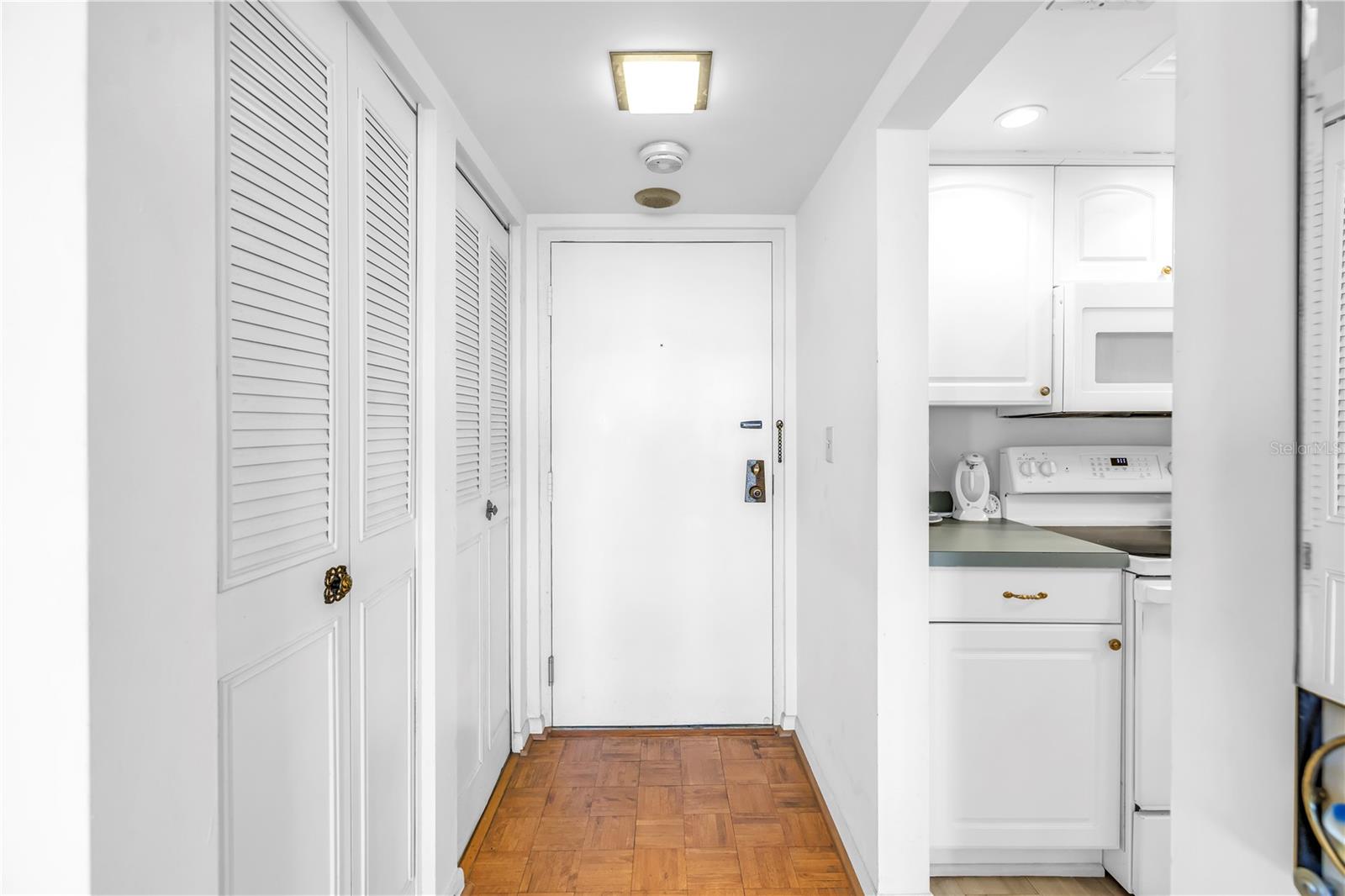 Image 23 of 94 For 5220 Brittany Drive S 904