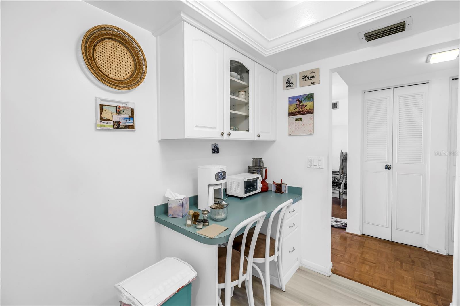 Image 28 of 94 For 5220 Brittany Drive S 904