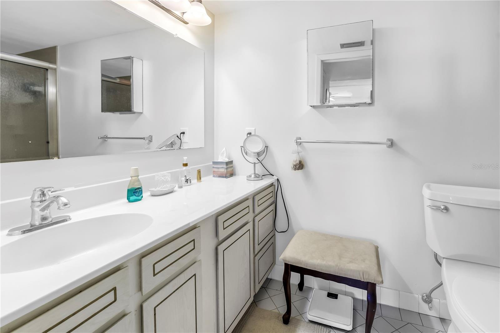 Image 41 of 94 For 5220 Brittany Drive S 904