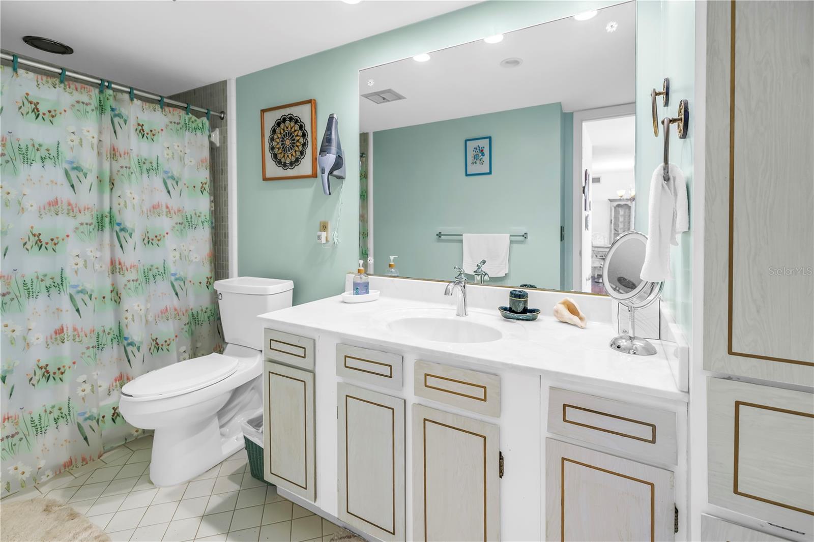 Image 44 of 94 For 5220 Brittany Drive S 904