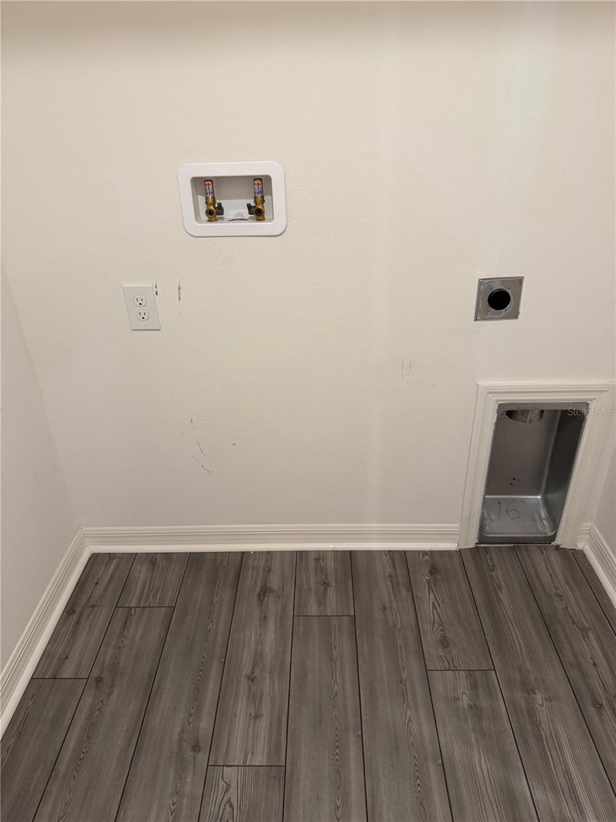 Image 16 of 24 For 8917 Southern Charm Circle