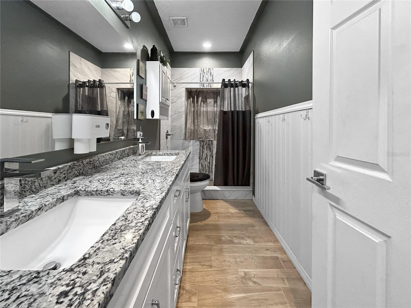 Image 18 of 21 For 350 Talbott Avenue