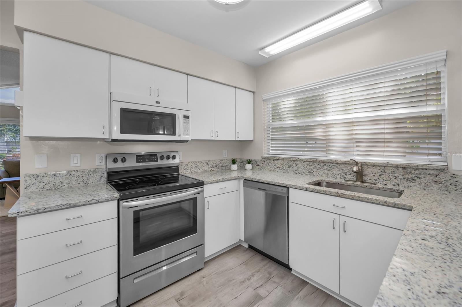 Listing photo id 9 for 7404 Clearview Drive