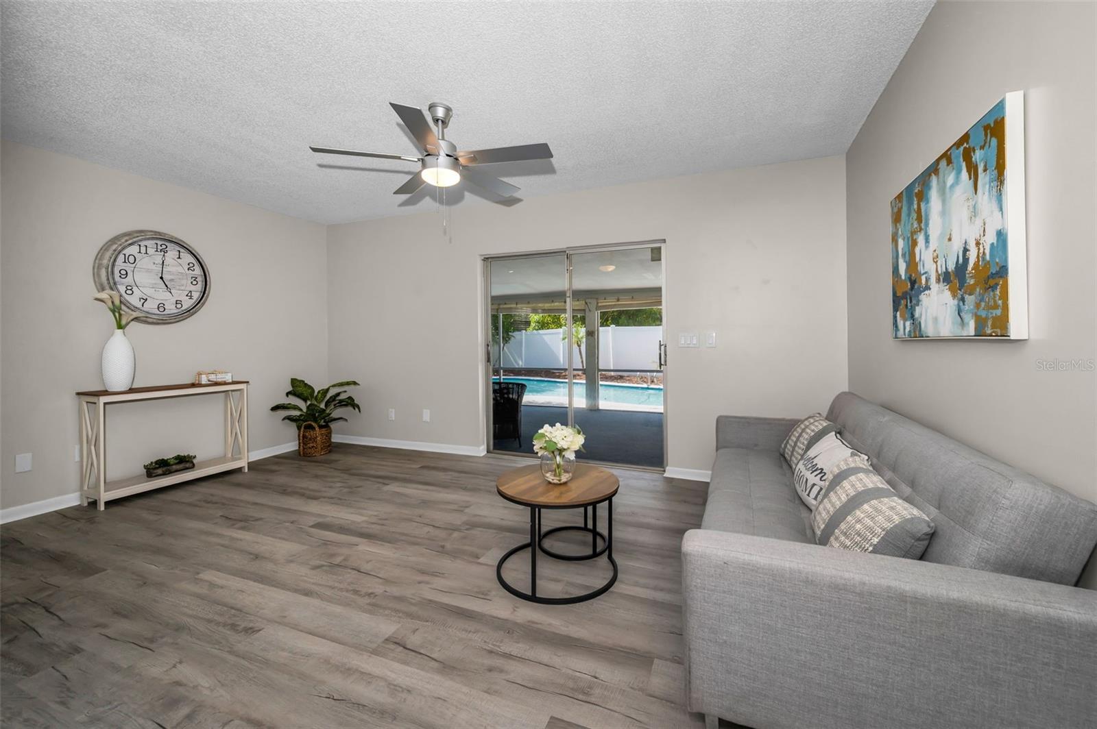 Listing photo id 12 for 7404 Clearview Drive