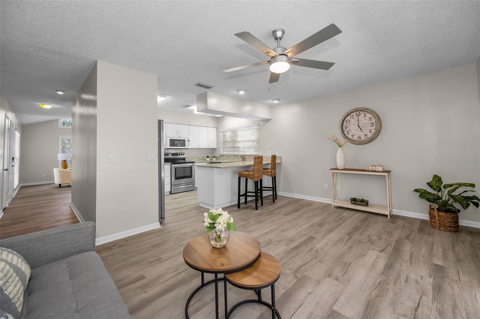 Listing photo id 13 for 7404 Clearview Drive