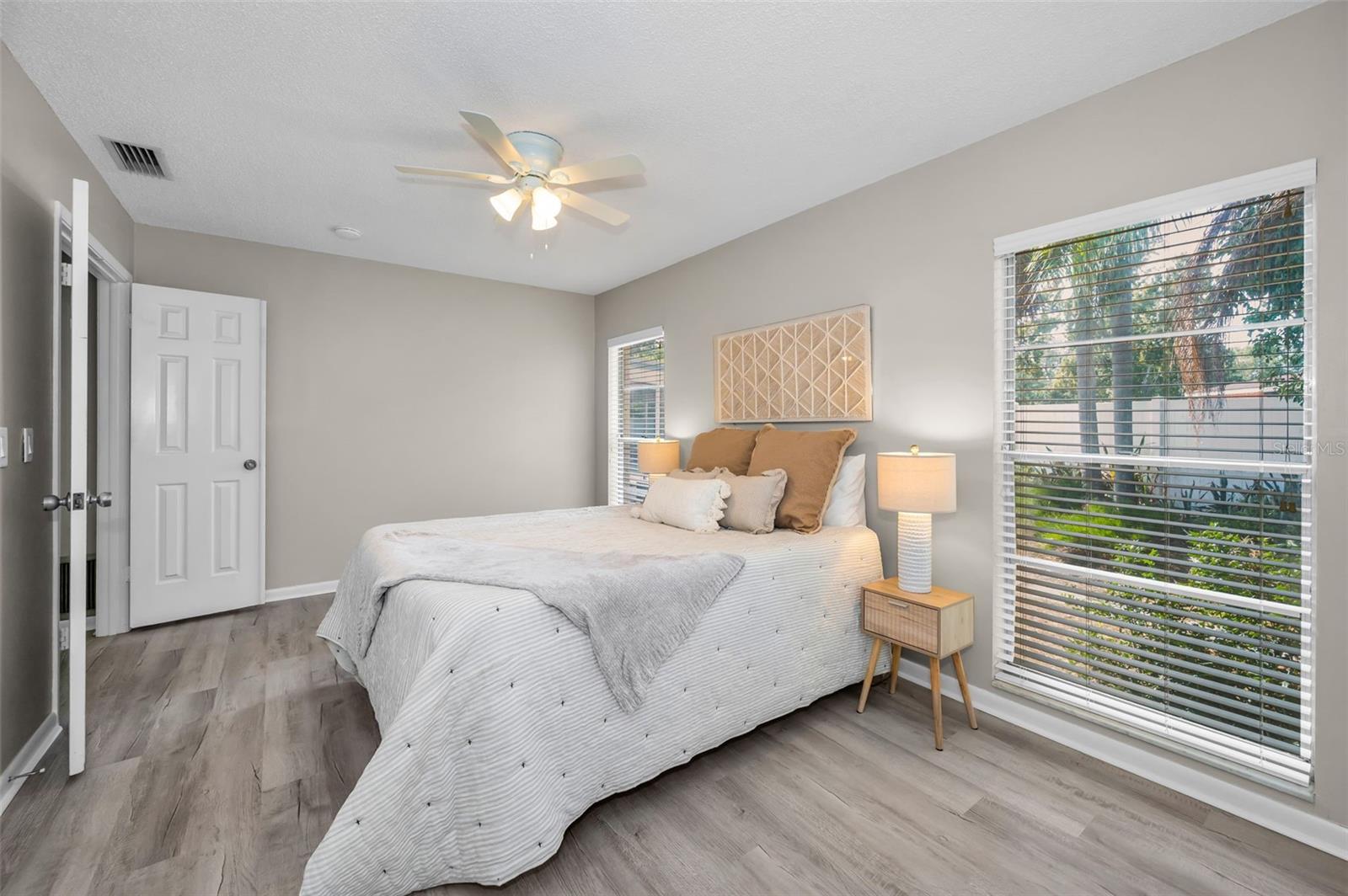 Listing photo id 16 for 7404 Clearview Drive